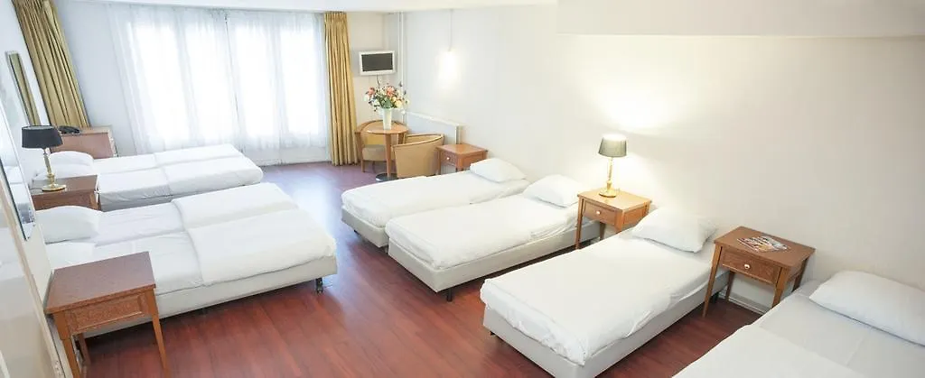 Delta Hotel City Center Amsterdam 3*,